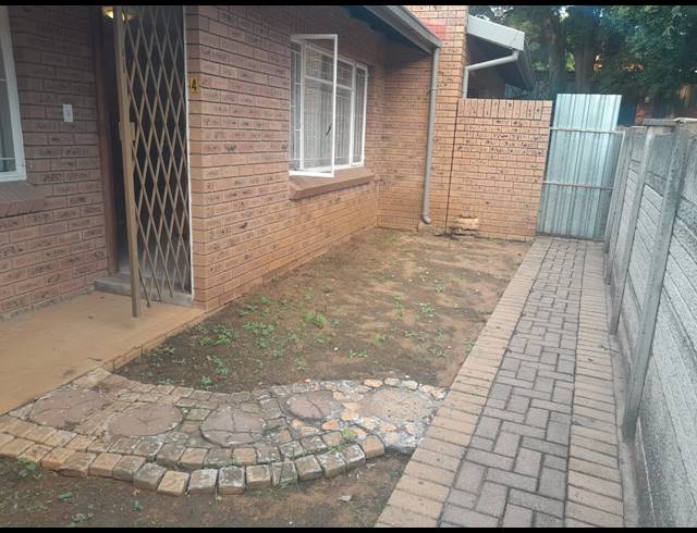 2 BEDROOM TOWNHOUSE FOR SALE IN BO-DORP